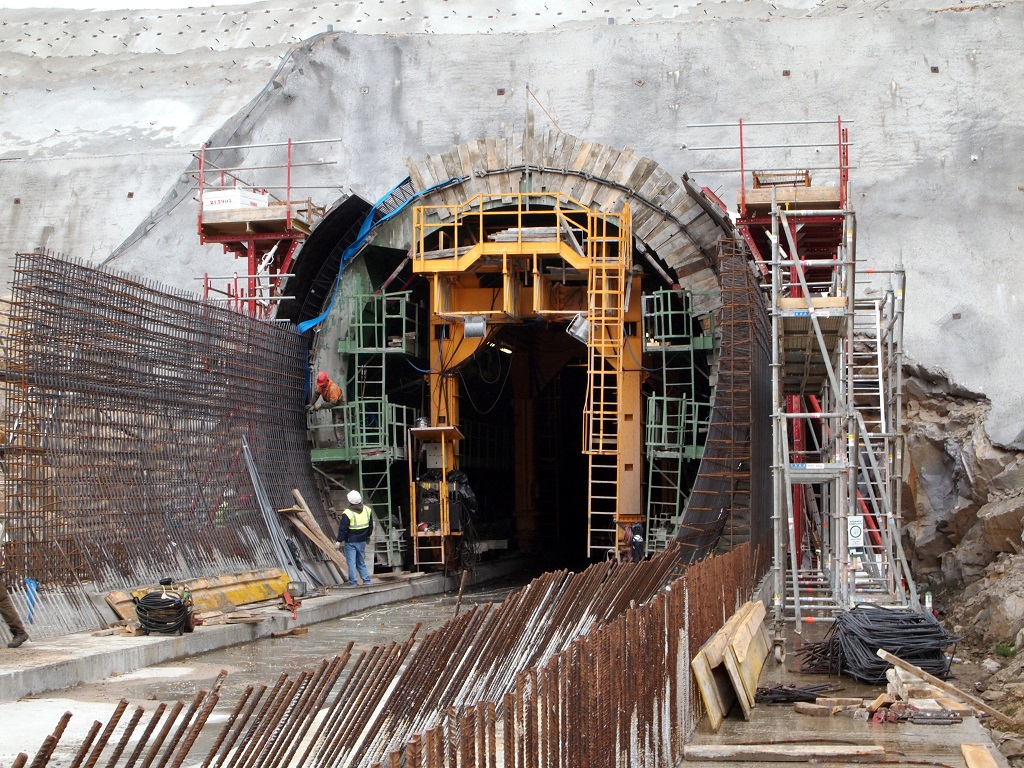 Self-launching formwork tunnel equipment La Canda by RÚBRICA TUNNELS