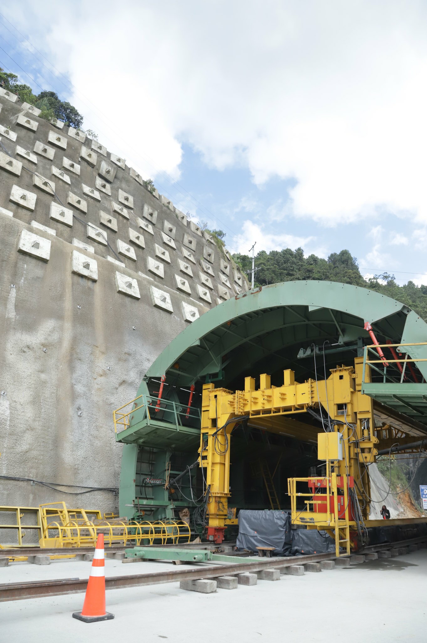 Self-launching formwork tunnel equipment La Línea by RÚBRICA TUNNELS