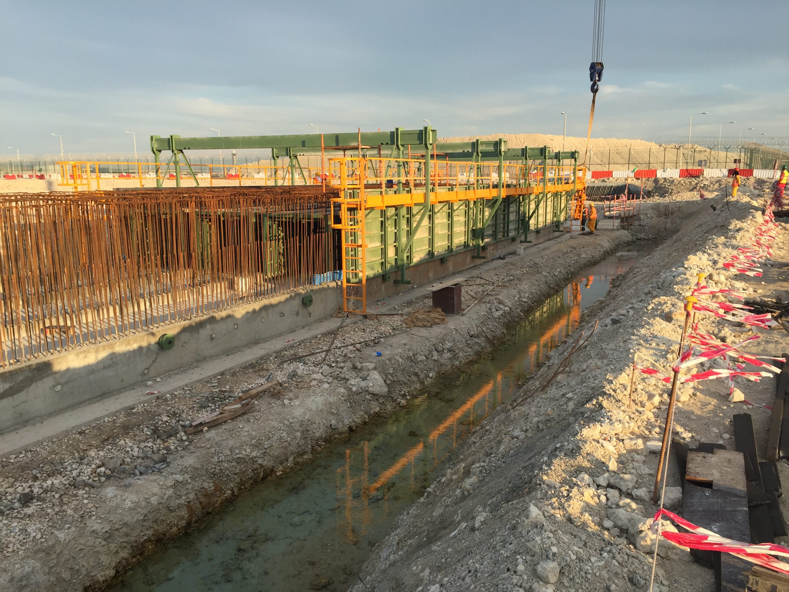 Wall formwork and curve slab for buried hydraulic conduit by RÚBRICA MARITIME